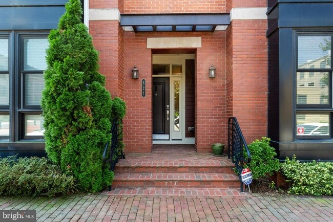Building Photo - 621 E Howell Ave