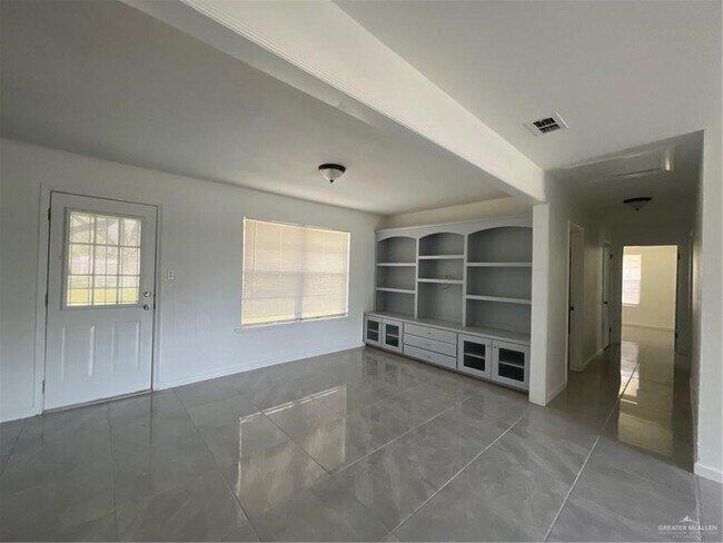 Building Photo - 610 W Jones Ave