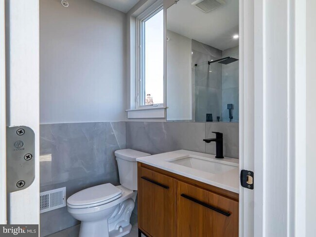 Building Photo - 769 S 10th St