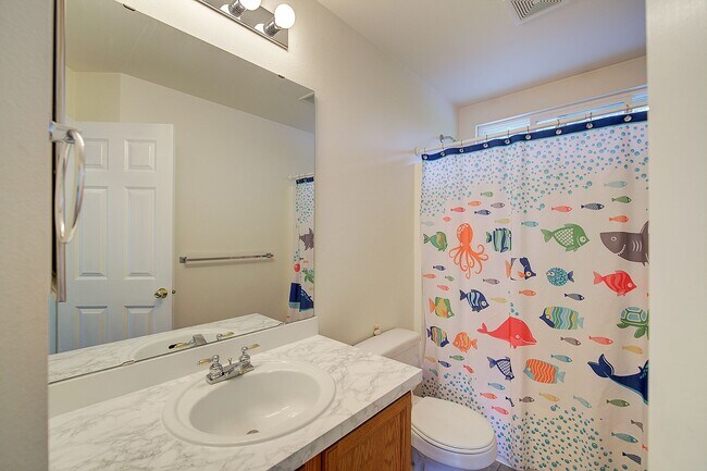 Building Photo - 3Bd/2.5Ba Everett Home