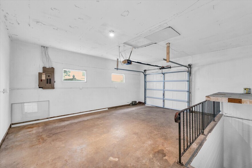 Building Photo - 19 Delaine Dr