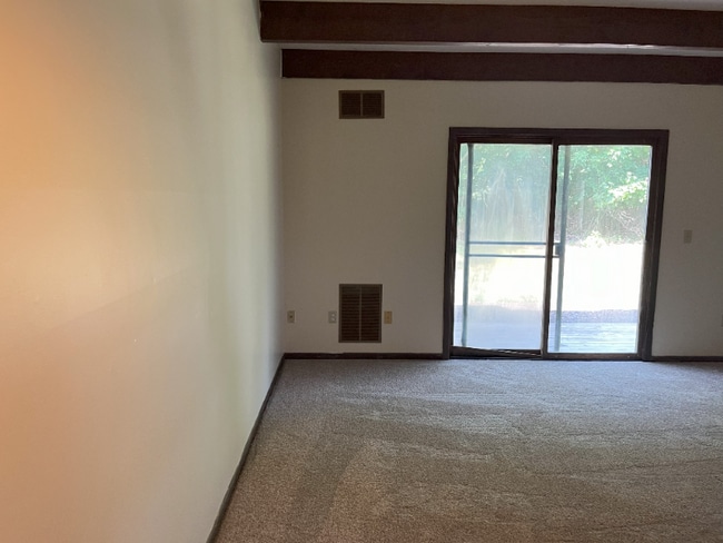 Building Photo - 160 Logan Rd