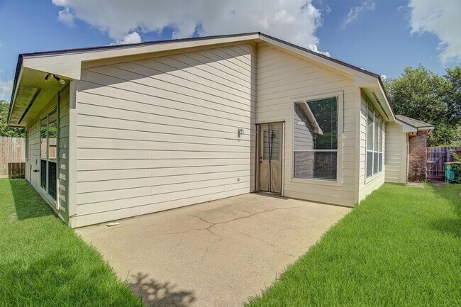 Building Photo - 16011 Belleshire Glen Ln
