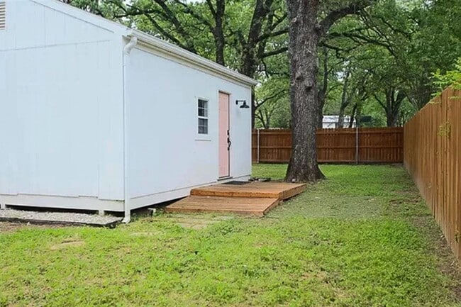 Building Photo - 128 Pollyanna Dr