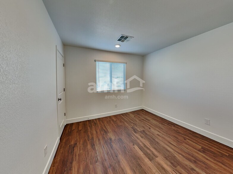 Building Photo - 6621 S 42nd Ln