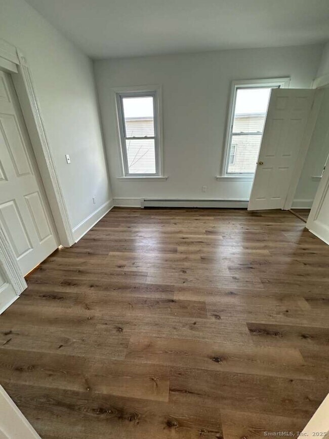 Building Photo - 220 Maplewood Ave