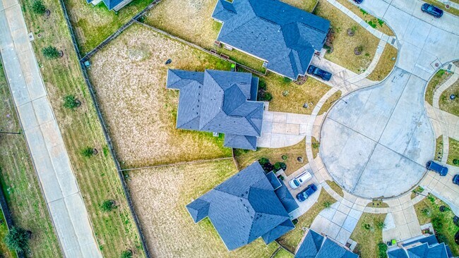 Building Photo - 8106 Royal Palm Ct