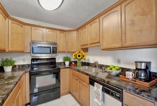 Building Photo - 1013 Green Pine Blvd