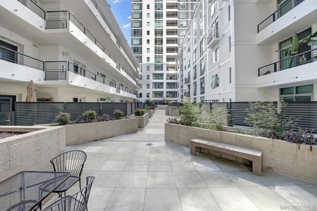 Building Photo - 14th Floor Downtown San Diego Apartment