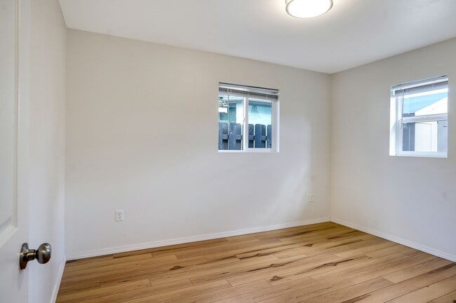 Building Photo - Cute 1 bedroom, 1 bathroom home near downt...