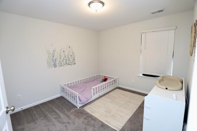 Building Photo - 1052 Ashcroft Cir