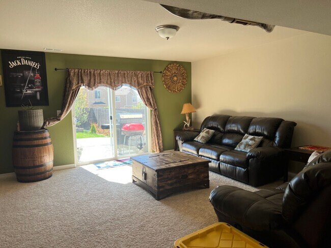 Building Photo - 4 Bedroom Home close to Peterson SFB