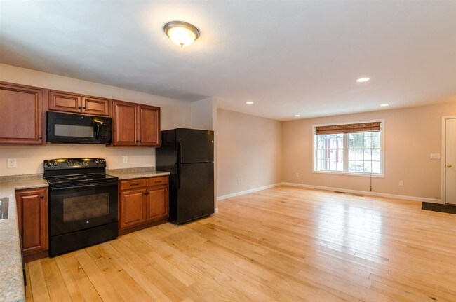 Building Photo - 60 Russell Hill Rd