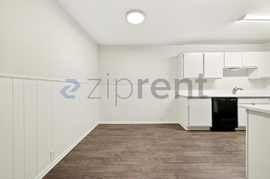 Building Photo - Unit 5022