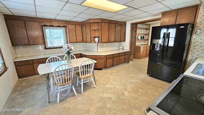 Building Photo - 12 Anderson Dr