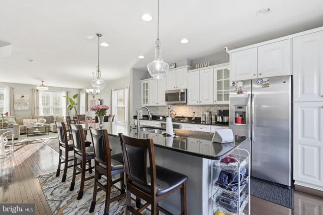 Building Photo - 9052 Isabel Ln