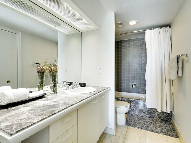 Building Photo - 1122 Colorado St