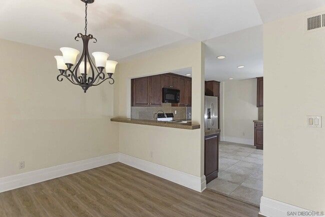 Building Photo - 2585 Caminito Muirfield