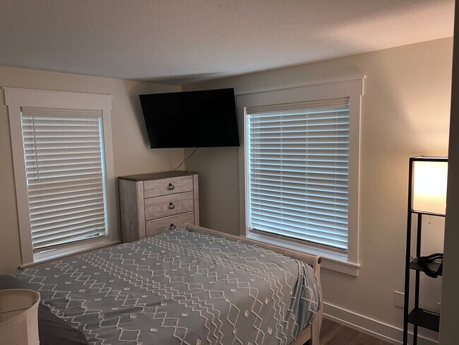 Building Photo - 208 A St