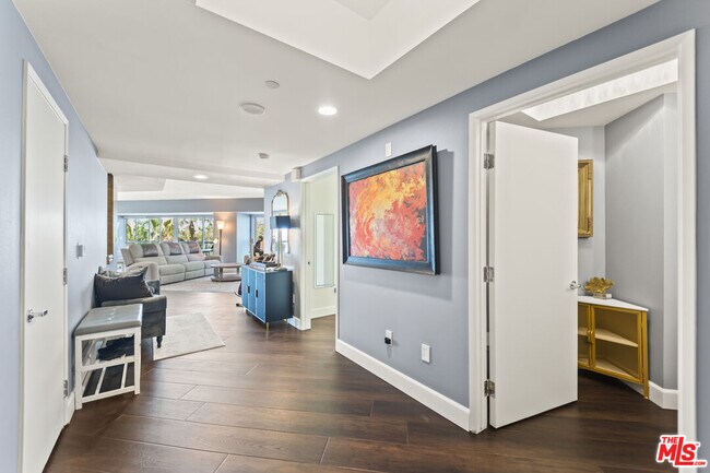 Building Photo - 13600 Marina Pointe Dr