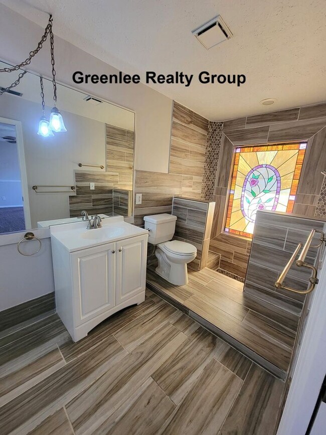 Building Photo - Large 3 Bed/2Bath/2 Car Garage Home in Port Richey- 1914 sqft!