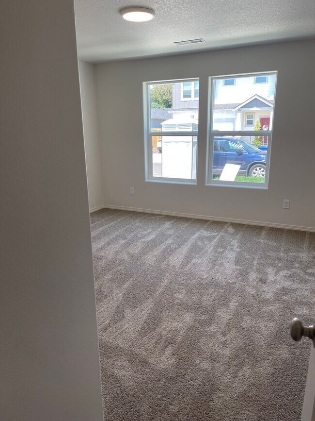 Building Photo - 1608 Zoe Ave