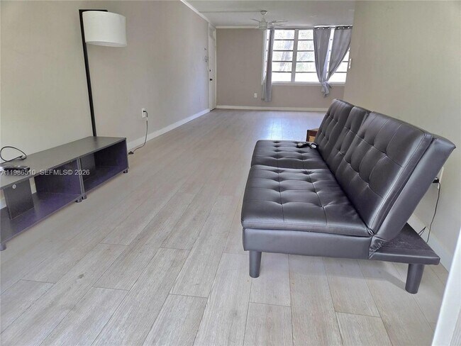 Building Photo - 1700 NE 191st St