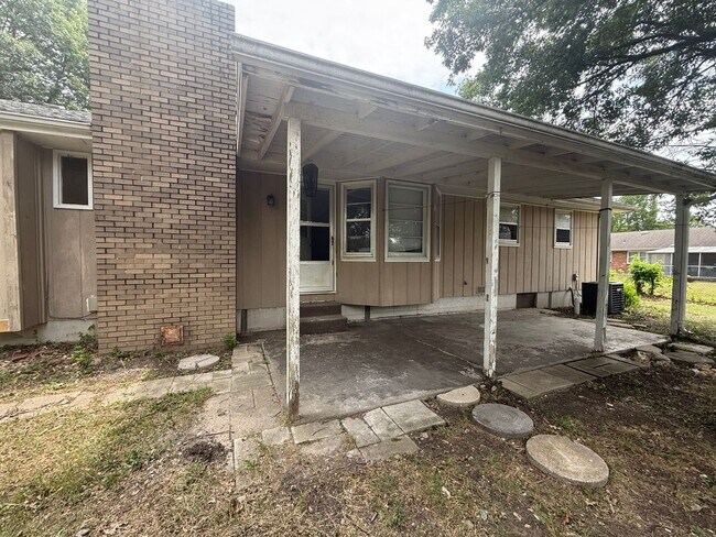 Building Photo - LOCATION! Check out this spacious 3 bedroom with 2.5 baths!