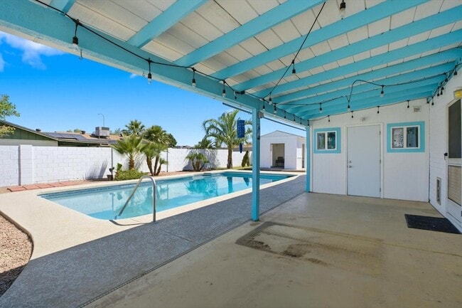 Building Photo - 656 W Pecos Ave