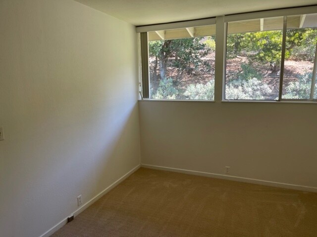 Building Photo - 9 Janet Way