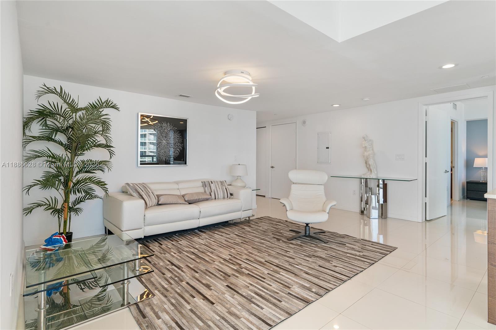 Building Photo - 495 Brickell Ave