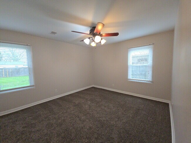 Building Photo - 981 Olympia Dr