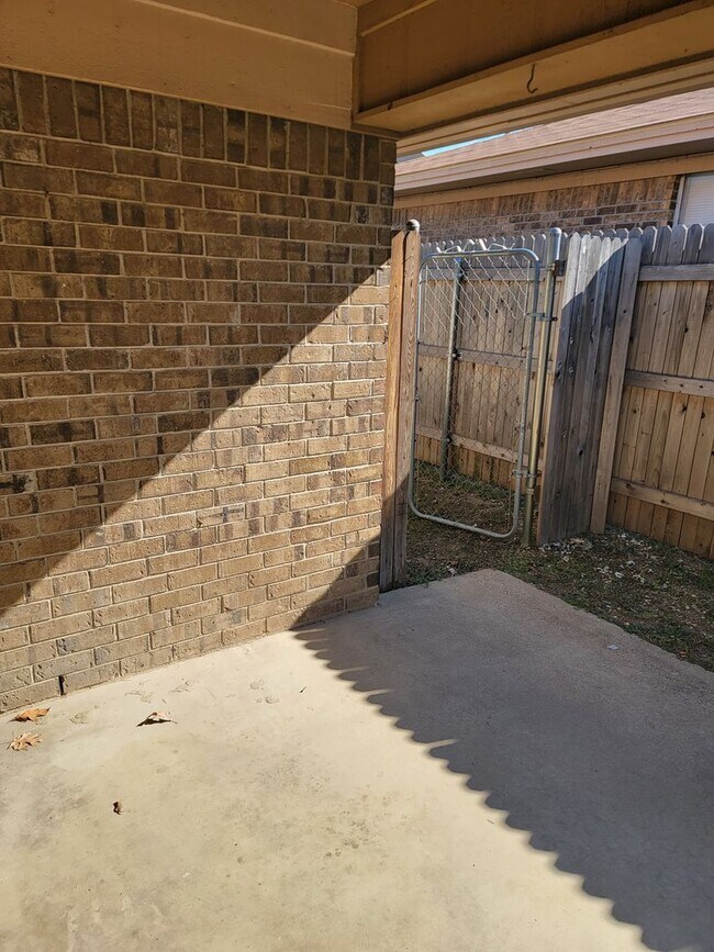 Building Photo - 6433-6435 Brookhaven Trail
