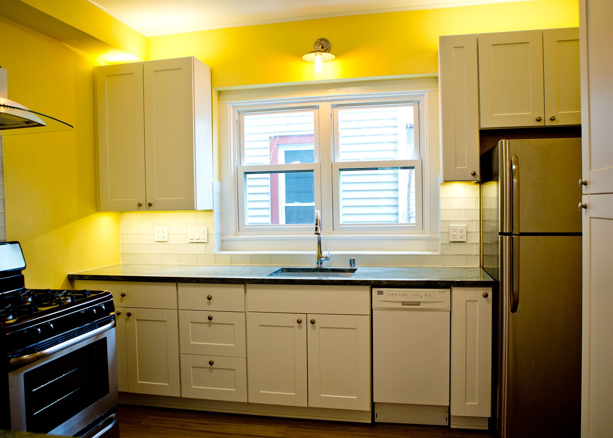 Building Photo - 225 Buell St