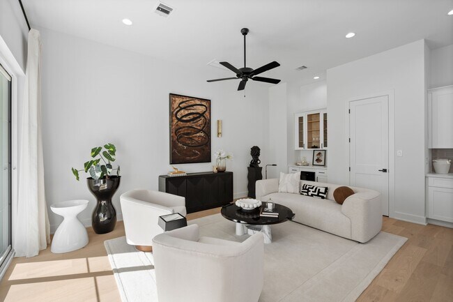 Building Photo - 8709 Ojeman Villas Dr