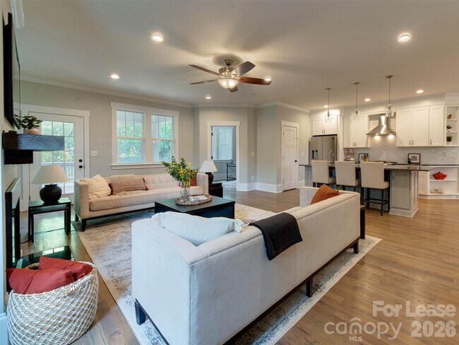 Building Photo - 326 State St