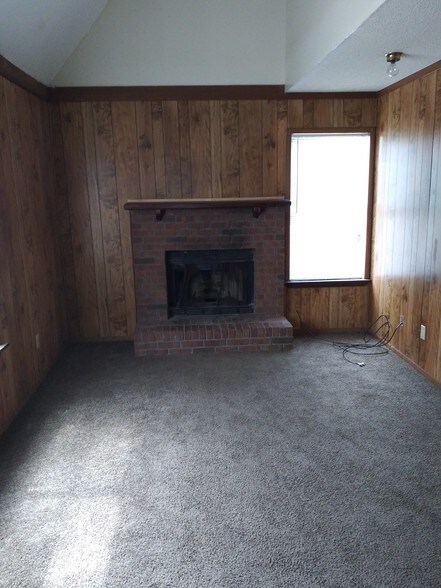 Living Room - 333 Station Crossing Dr