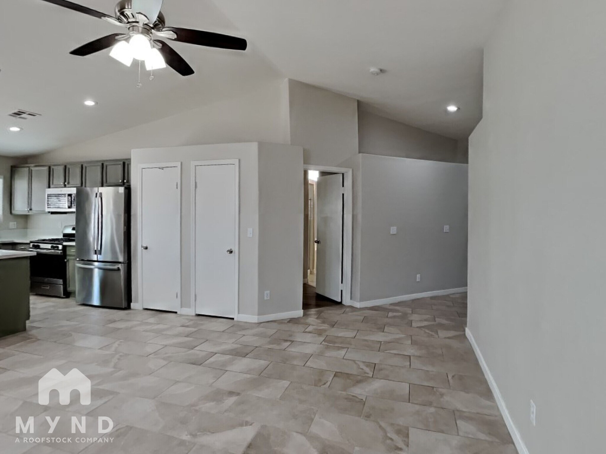 Building Photo - 423 Regal Robin Way