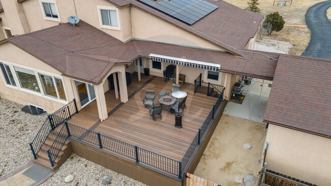 Building Photo - Country Living on 13.5 Acres