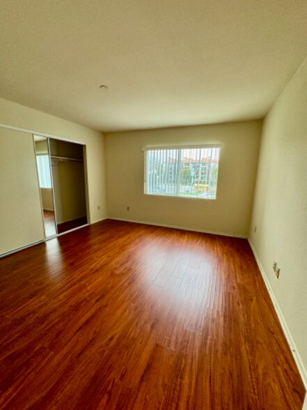 Building Photo - 3821 Mentone Ave