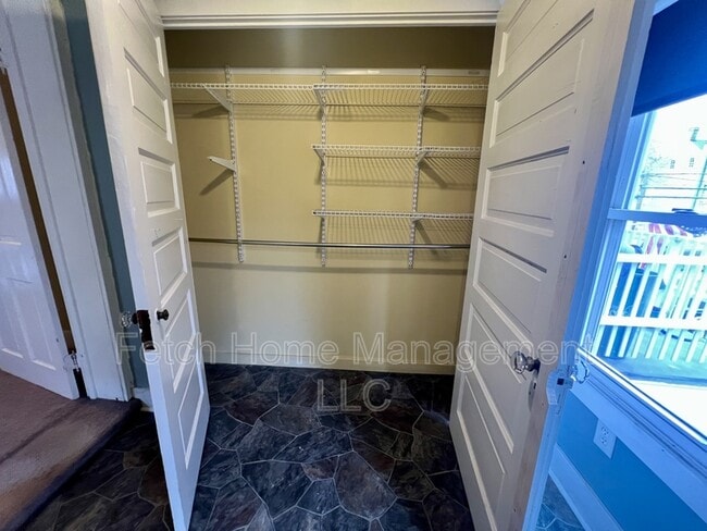 Building Photo - 533 W Walnut St