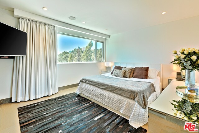 Building Photo - 2351 Mt Olympus Dr