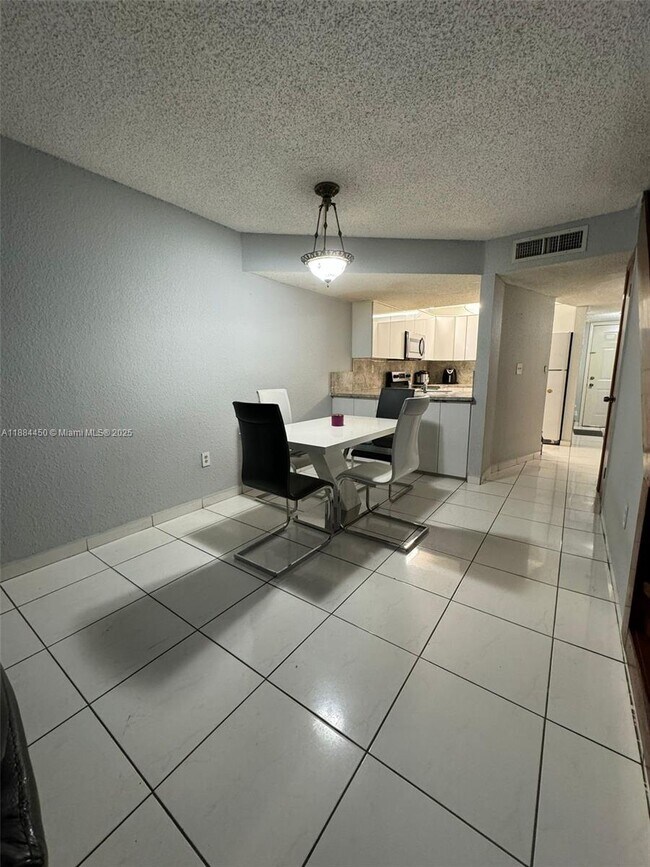 Building Photo - 210 W 68th St