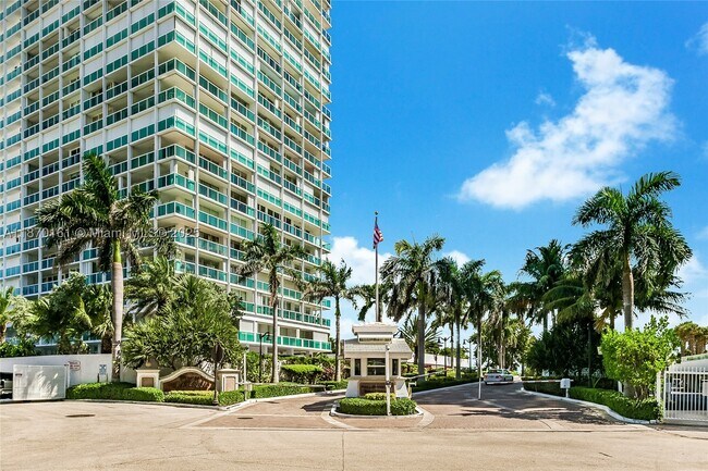 Building Photo - 2100 S Ocean Dr