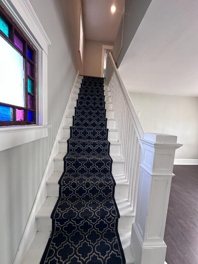 Building Photo - 56 Kent Ln