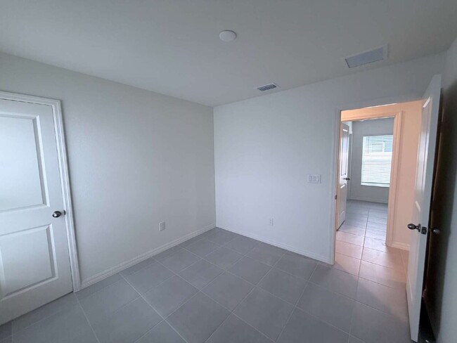 Building Photo - 524 Carya Wy