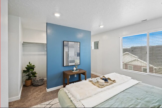 Building Photo - 3 Bed/3 Bath Townhouse in Saratoga Springs