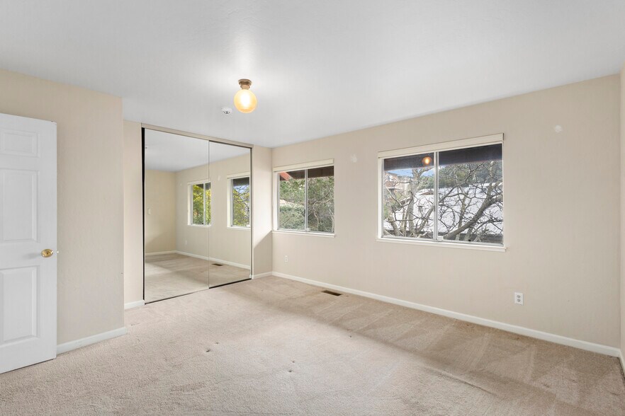 Building Photo - 3858 Maybelle Ave