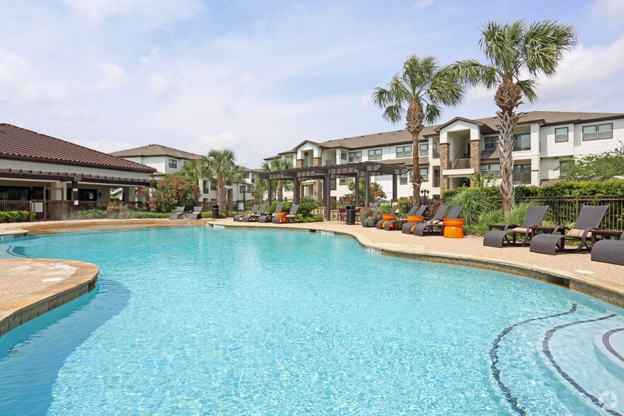 Primary Photo - Vizcaya Apartments