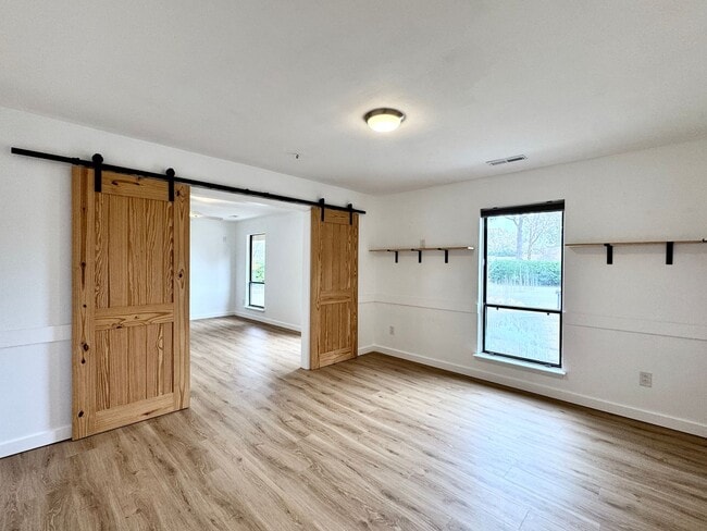 Building Photo - READY NOW!! 4-Bedroom Home in Lake Trant w/Attached Garage! Pet Friendly!